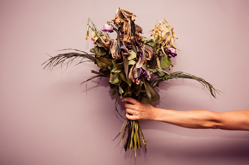 Can You Create a Dried Bouquet Flower Arrangement with Dead Flowers